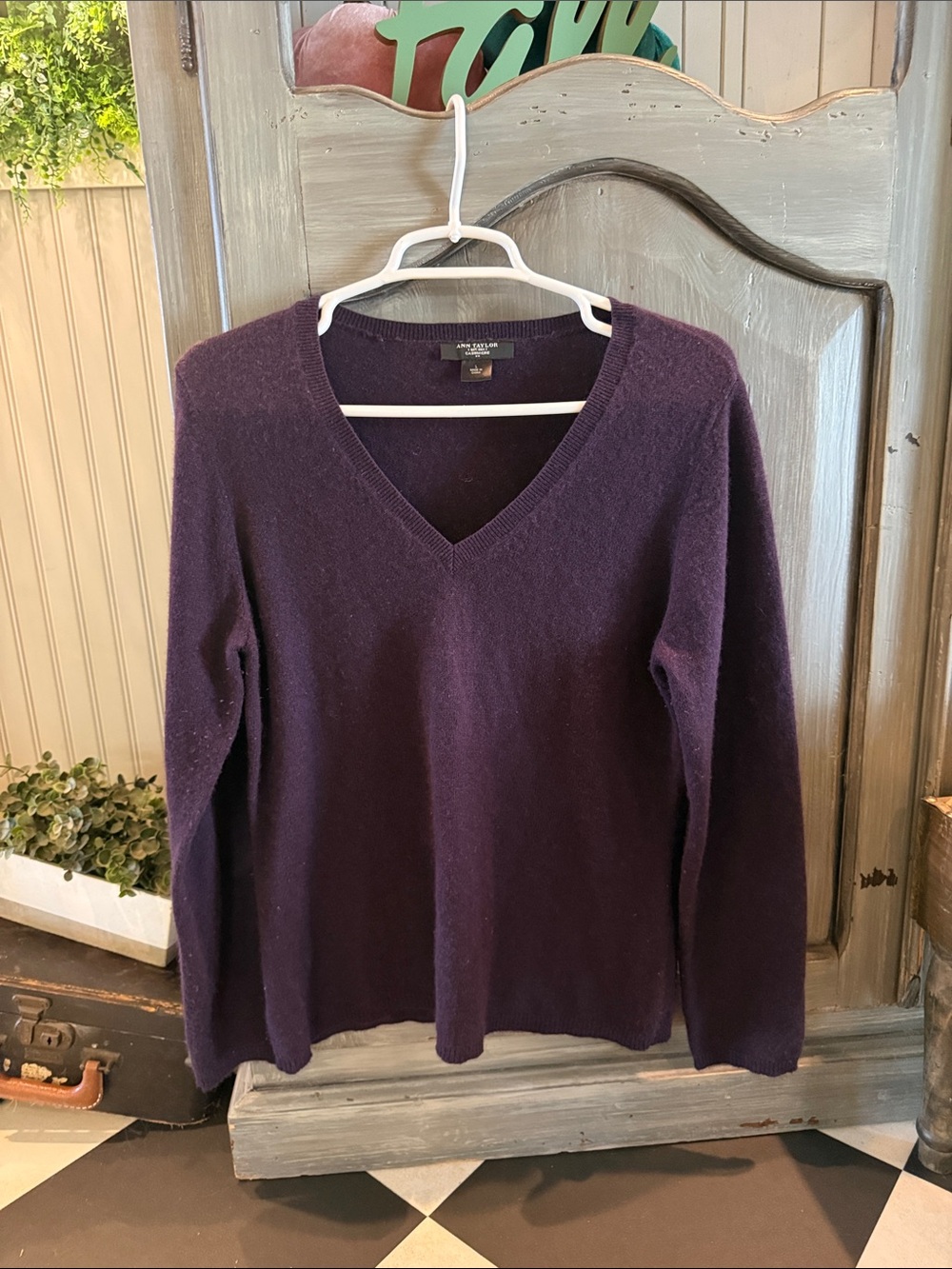 Ann Taylor Deep Plum V-Neck Cashmere-Blend Sweater- size large - Picture 4 of 4